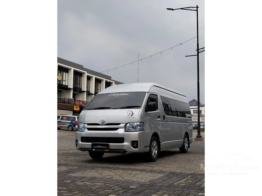 2022 Toyota Hiace Commuter Van