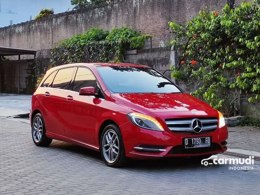 2012 Mercedes-Benz B200 Urban Hatchback