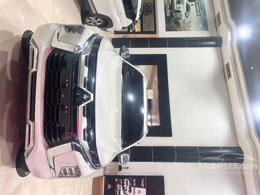 Jual Mobil Mitsubishi Pajero Sport 2024 Dakar 4X2 2.4 di Jawa Barat Automatic SUV Putih Rp 508.000.000
