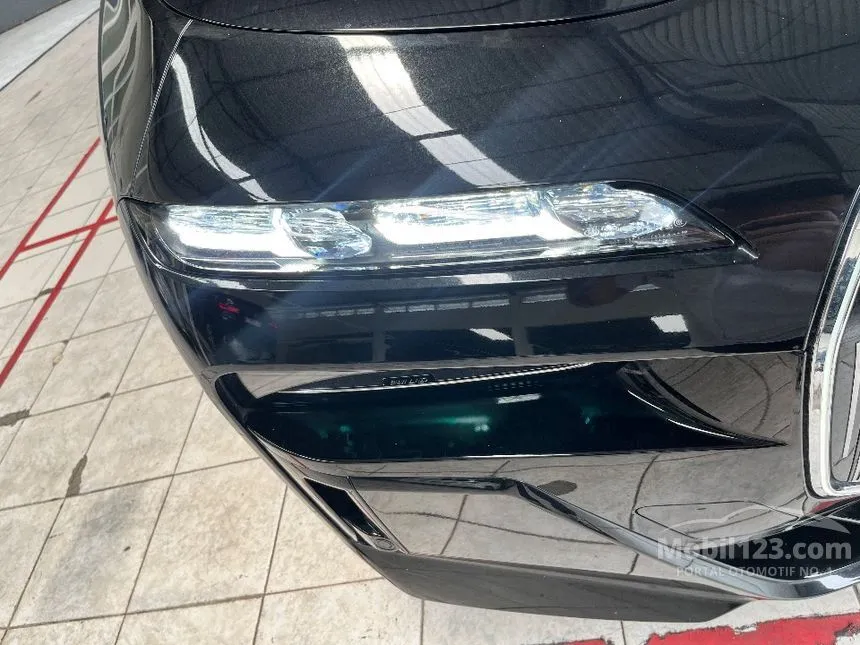 2024 BMW 735i M Sport Sedan