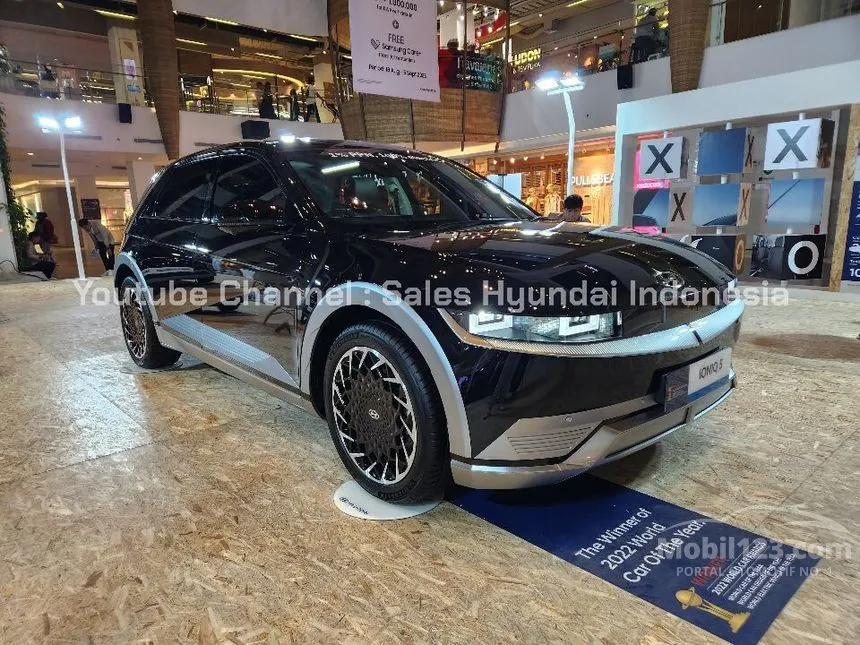 Jual Mobil Hyundai IONIQ 5 2023 Long Range Signature di Banten Automatic Wagon Hitam Rp 725.000.000
