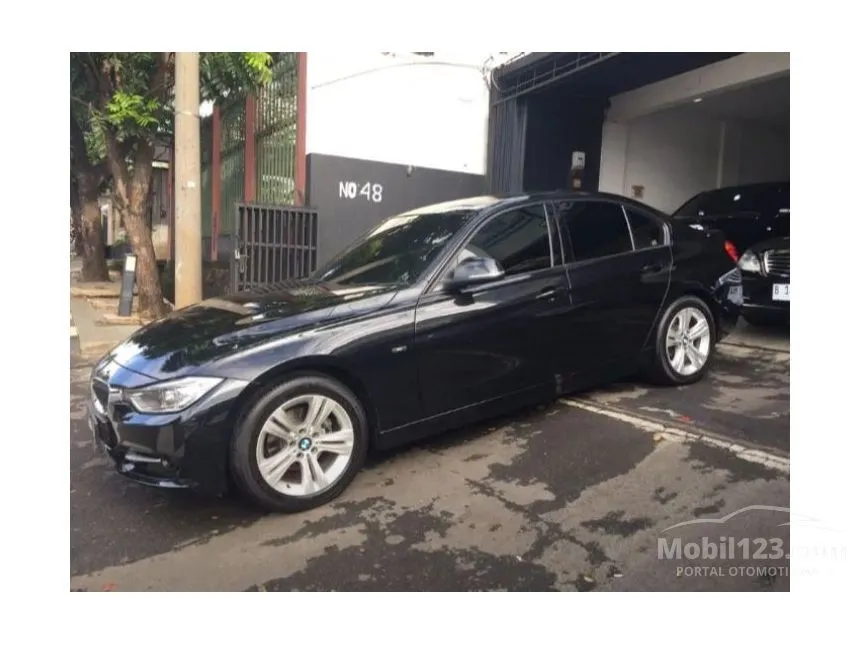2014 BMW 320i Luxury Hatchback