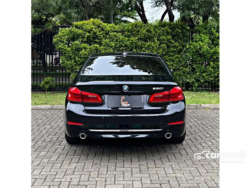 2018 BMW 530i Luxury Sedan