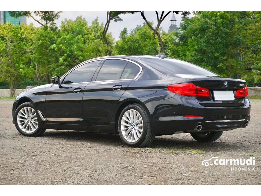 2018 BMW 530i Luxury Sedan
