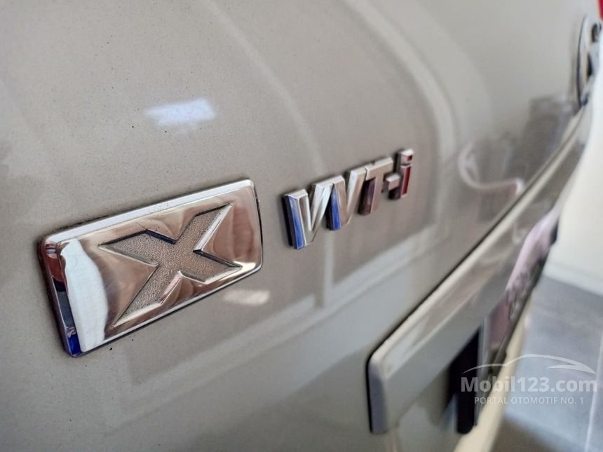 2013 Daihatsu Xenia X STD MPV