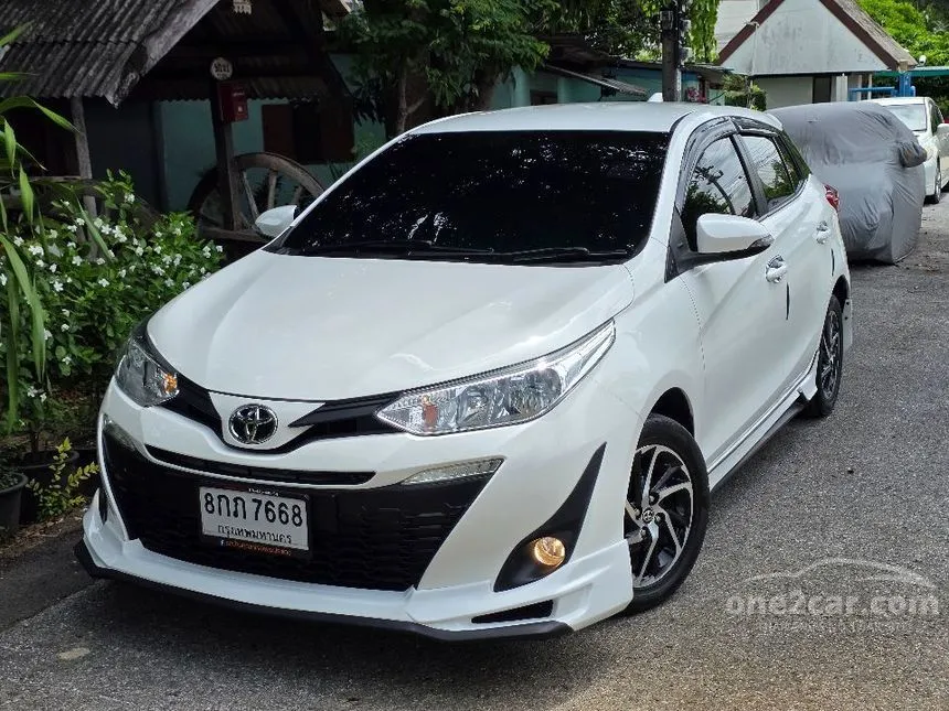 2019 Toyota YARIS Mid Hatchback
