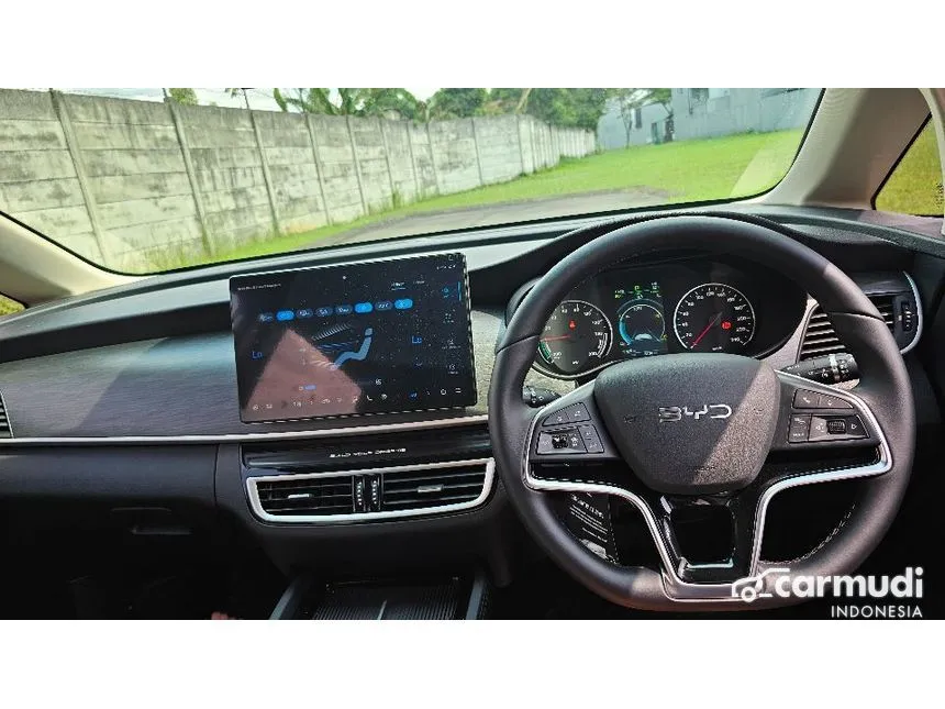 2024 BYD M6 Superior Captain 6-seater MPV