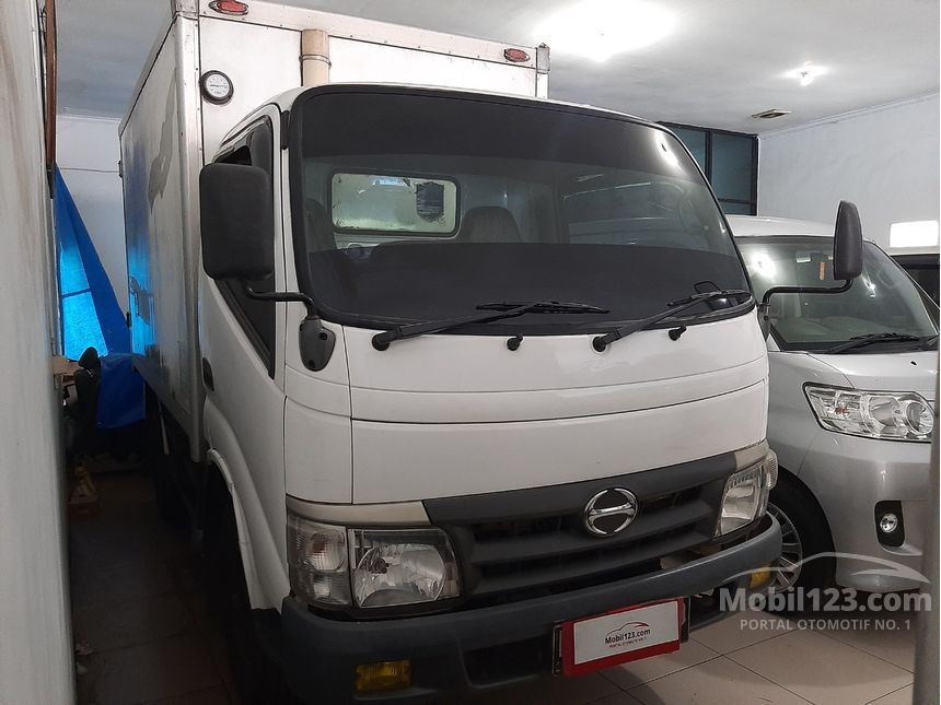 Jual Mobil Hino  Dutro  2012 Truck 4 0 di Jawa Timur Manual 