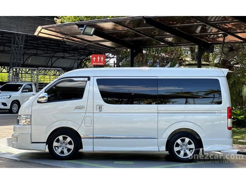 2015 Toyota Ventury V Van