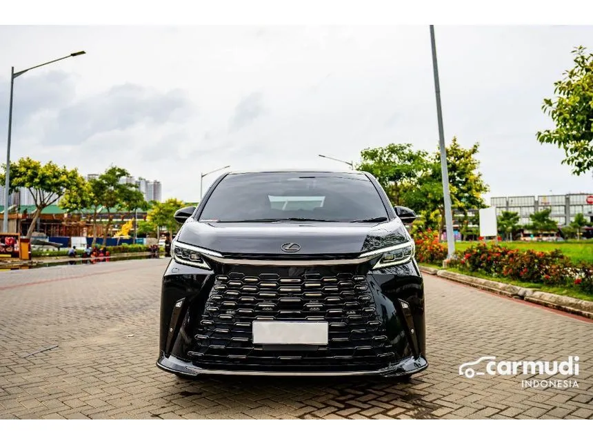 2024 Lexus LM 350h 7 Seater MPV