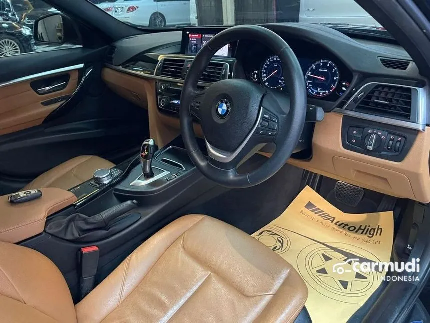 2018 BMW 320i Luxury Sedan