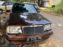 1988 Mercedes-Benz 200E 2.0 W124 L4 2.0 Manual Sedan