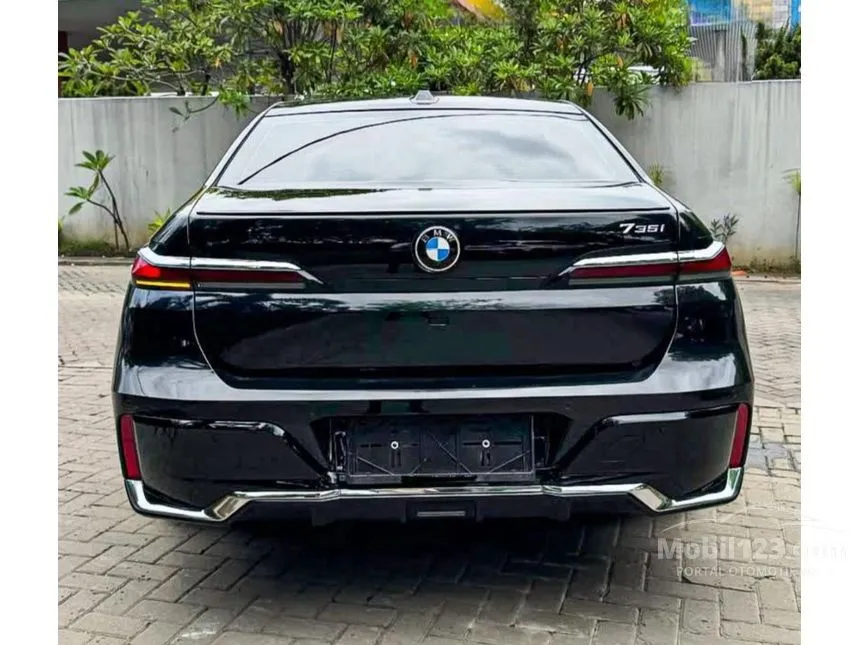 2023 BMW 735i M Sport Sedan