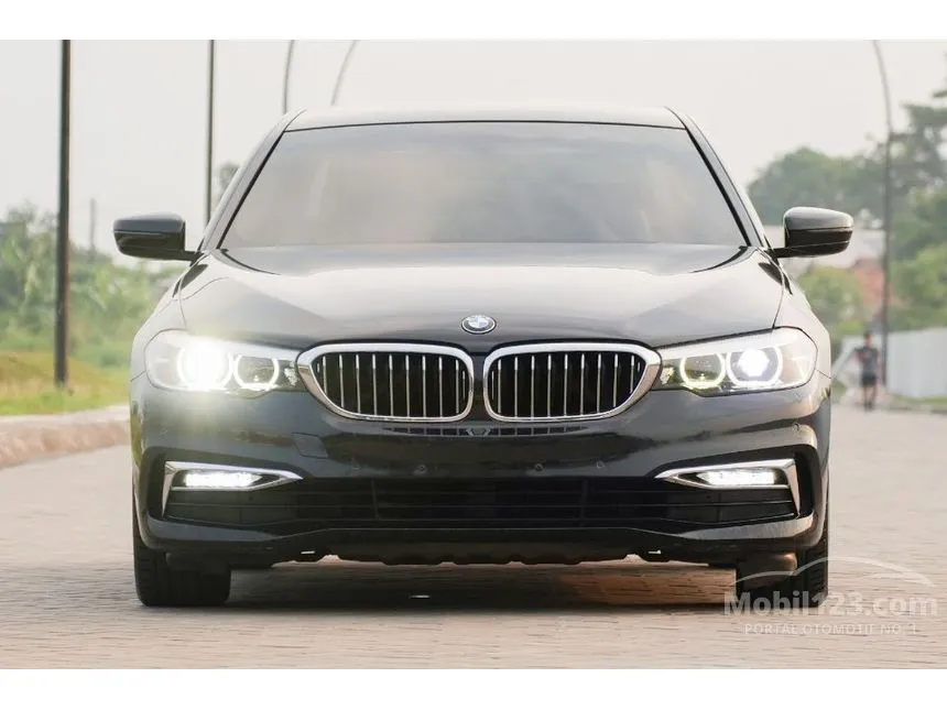 2018 BMW 520i Luxury Sedan