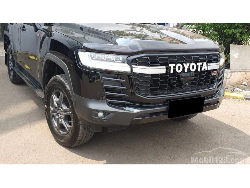 2023 Toyota Land Cruiser 300 GR-S (Premium Colour) SUV