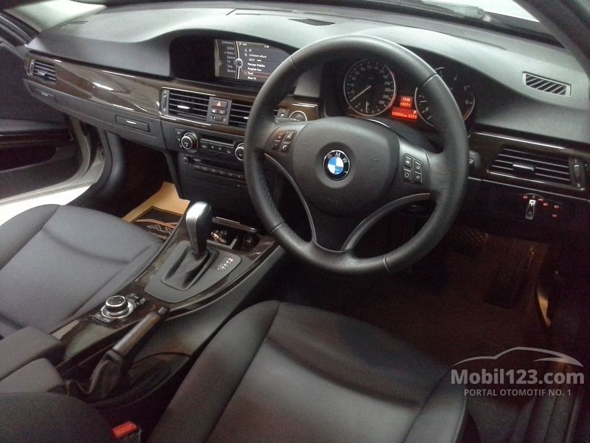 2011 BMW 320i Sedan
