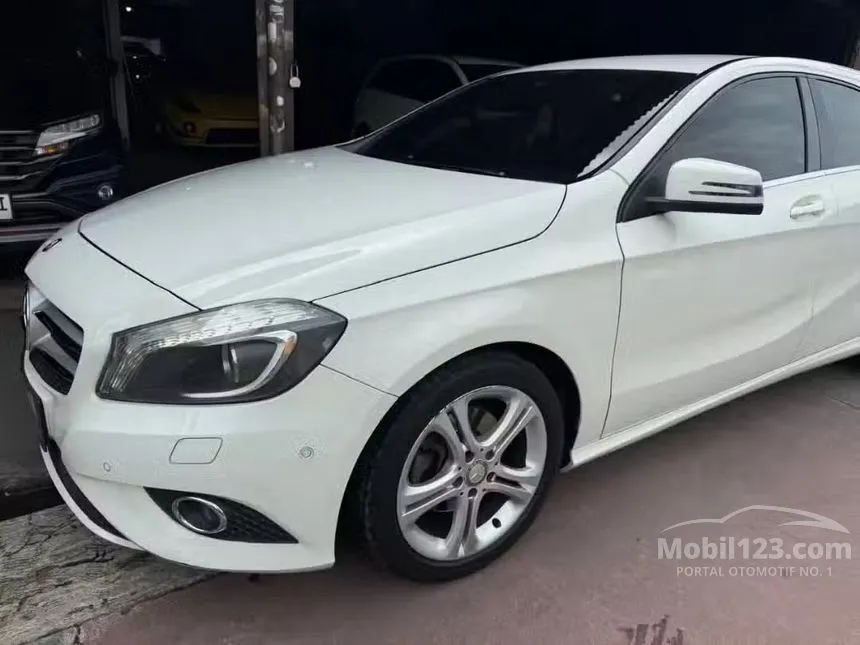 2013 Mercedes-Benz A200 Urban Hatchback