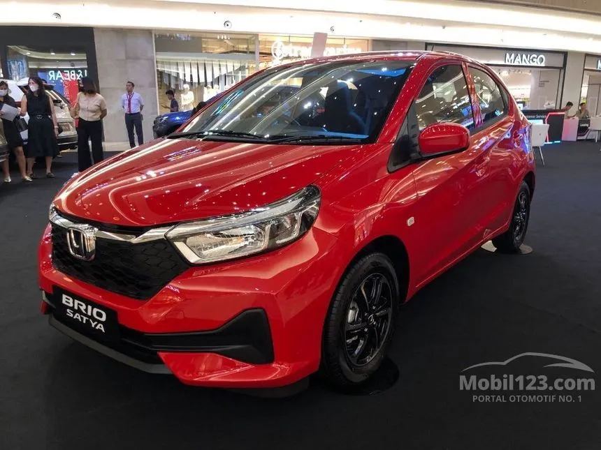 Jual Mobil Honda Brio 2024 E Satya 1.2 di Jawa Timur Manual Hatchback Merah Rp 177.400.000