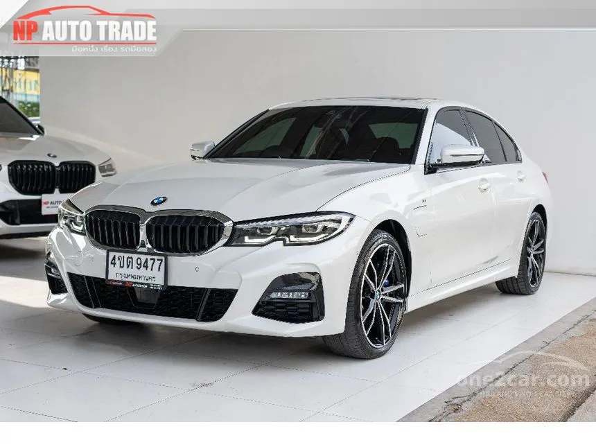 2021 BMW 330e M Sport Sedan