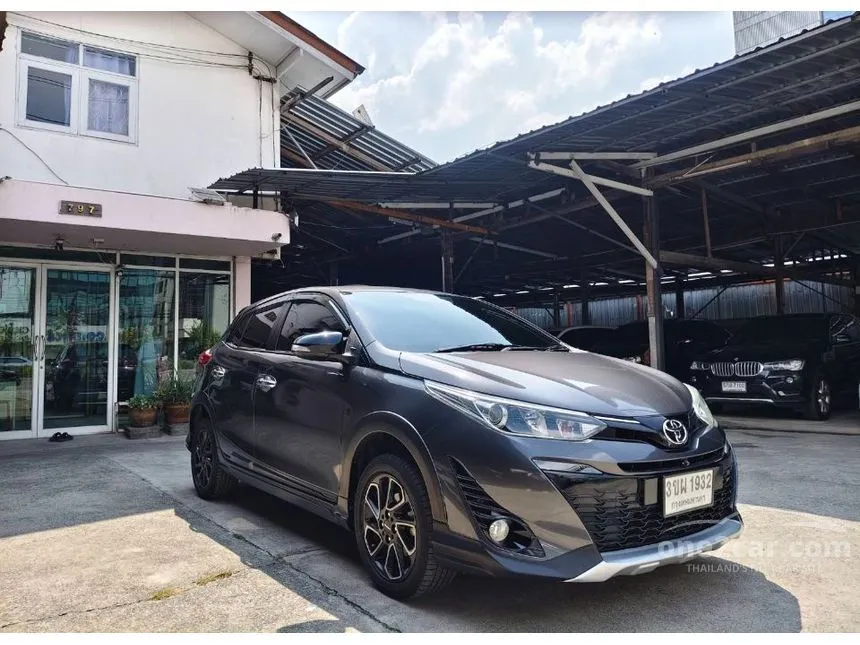 2019 Toyota YARIS High Cross Hatchback