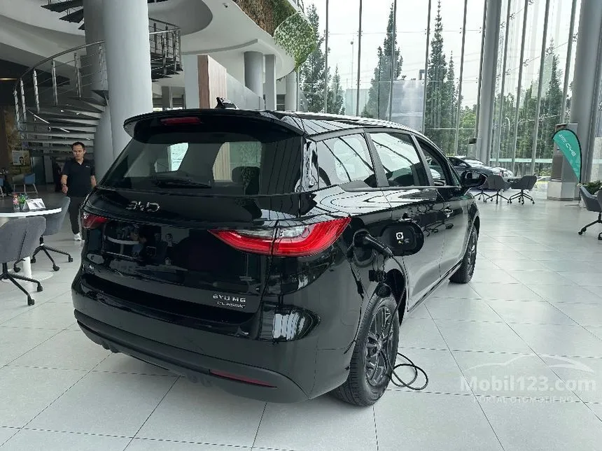 2026 BYD M6 DM-i Cross Advanced PHEV MPV