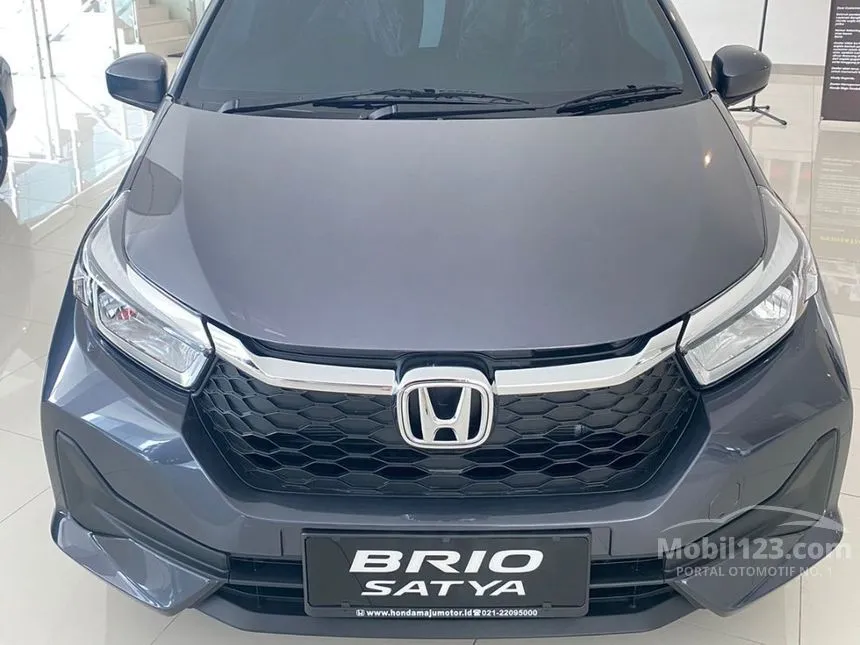 Jual Mobil Honda Brio 2024 E Satya 1.2 di DKI Jakarta Automatic Hatchback Silver Rp 198.300.000