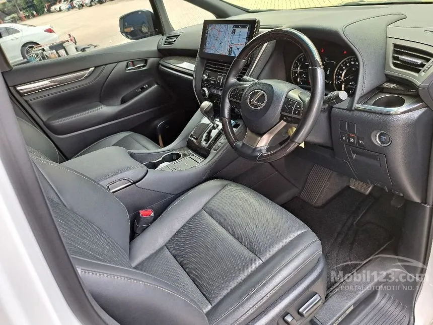 2023 Lexus LM 350 7 Seater MPV