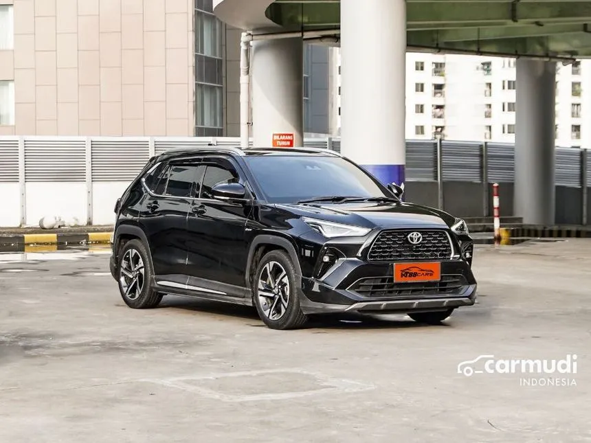 2024 Toyota Yaris Cross S HV (2 Tone) with GR Parts Aero Pkg (Prem clr) SUV