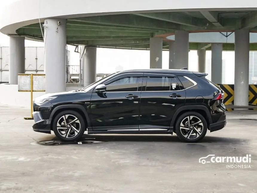 2024 Toyota Yaris Cross S HV (2 Tone) with GR Parts Aero Pkg (Prem clr) SUV