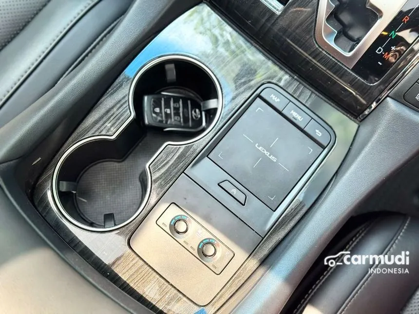 2023 Lexus LM 350 7 Seater MPV