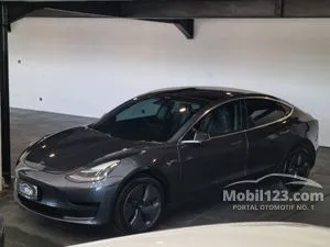 2020 Tesla Model 3 Standard Range Sedan
