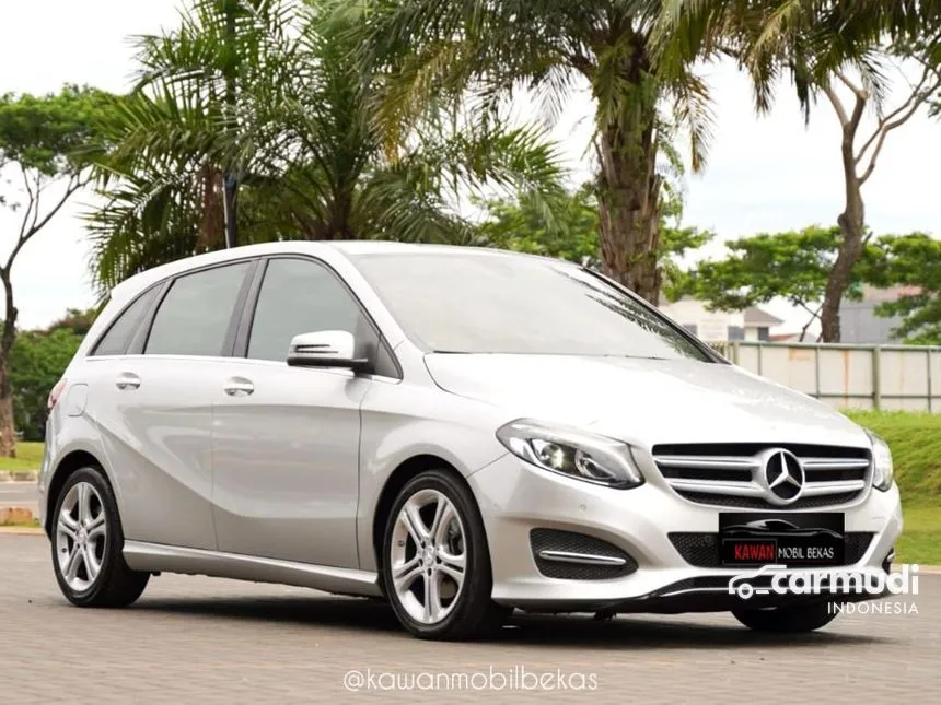 2015 Mercedes-Benz B200 Sport Hatchback