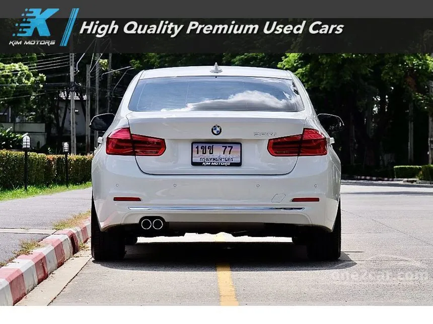 2016 BMW 320i Luxury Sedan