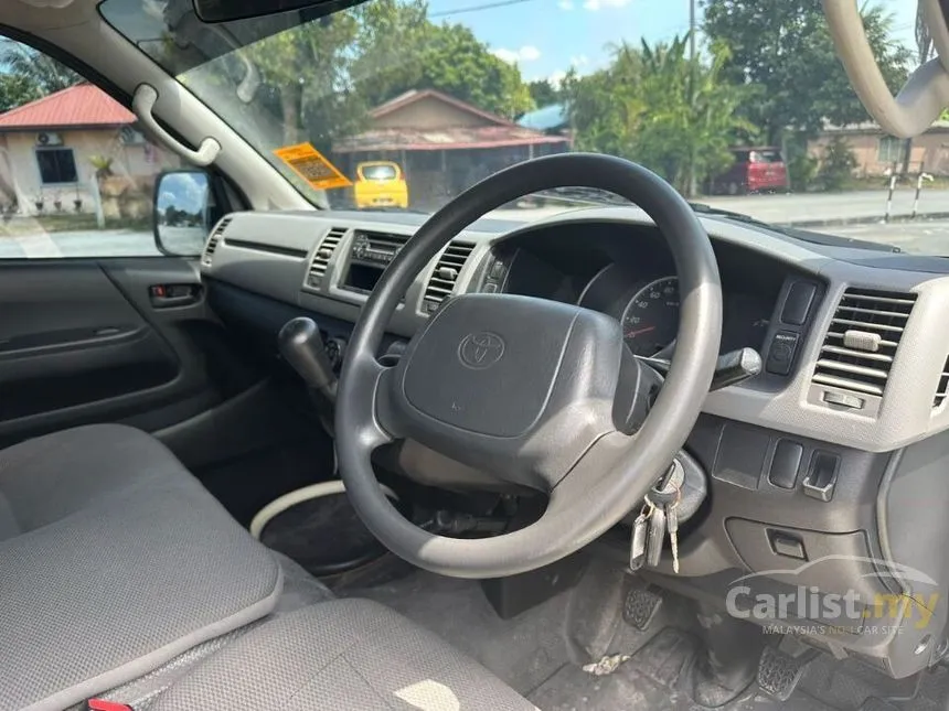 2011 Toyota Hiace Window Van