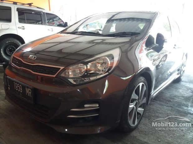 KIA Rio Mobil bekas dijual di Jawa Timur Indonesia 