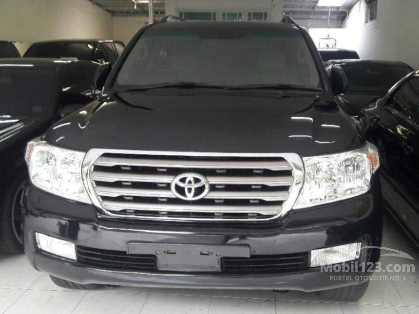 Jual Mobil  Toyota  Land  Cruiser  2011 V8 D 4D 4 5 Automatic 