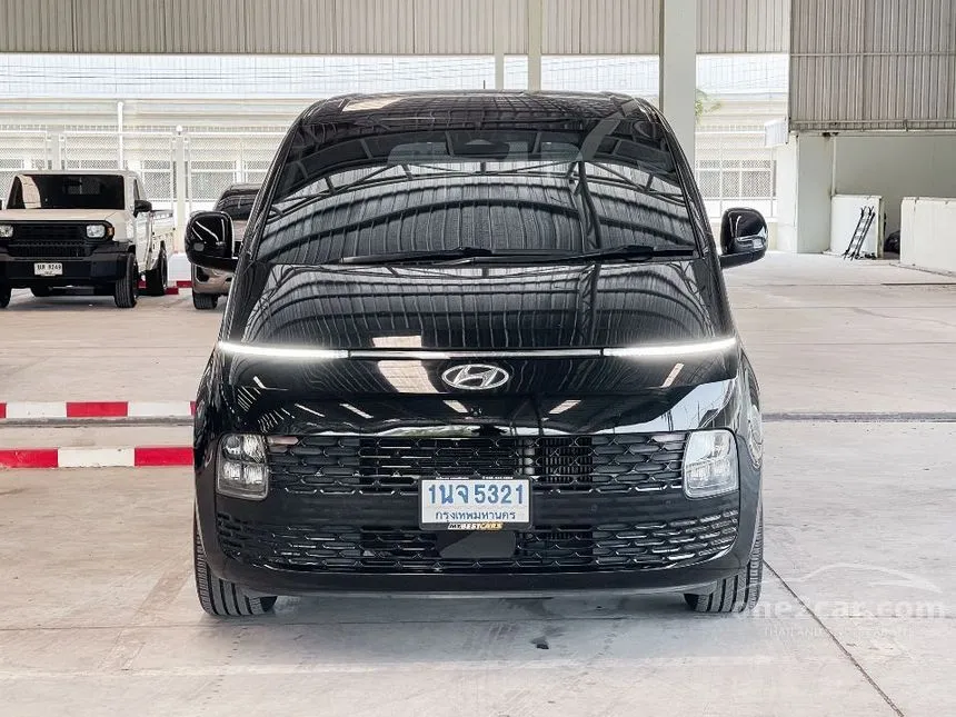 2023 Hyundai Staria SEL Van