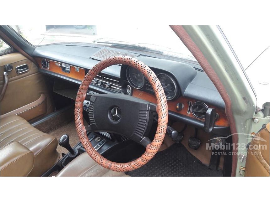 1972 Mercedes-Benz 280 W114 Sedan