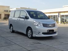 Toyota Nav1 V Lux AT Silver 2013