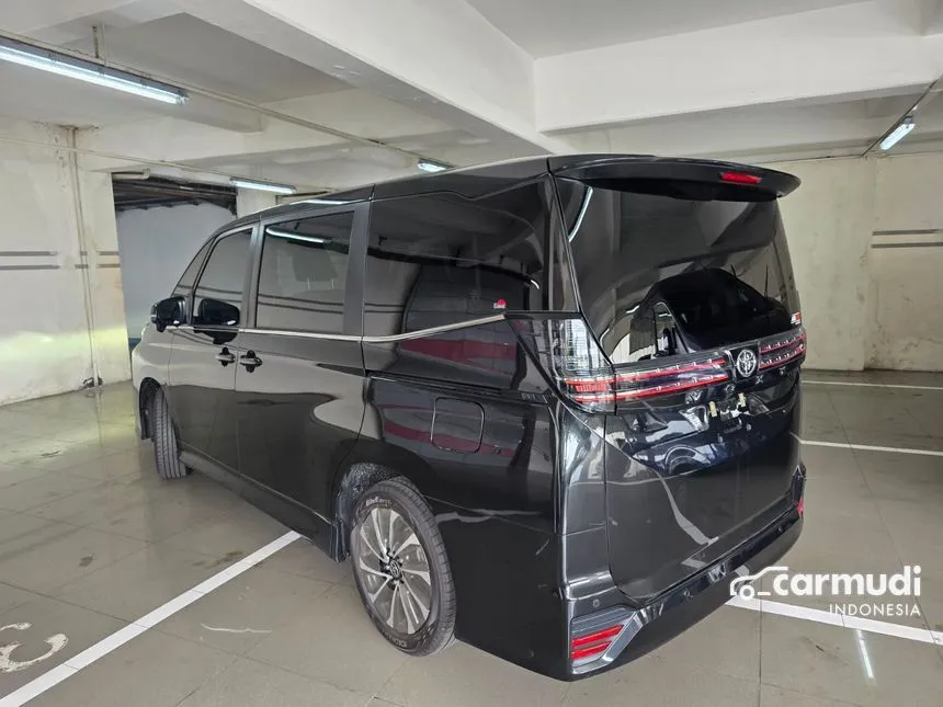 2025 Toyota Voxy (Premium Color) MPV