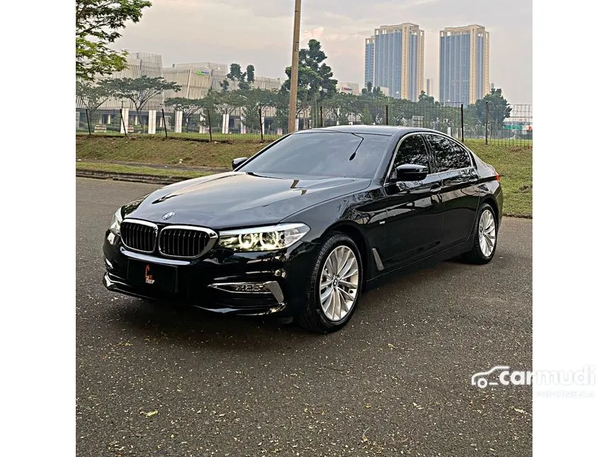 2018 BMW 530i Luxury Sedan