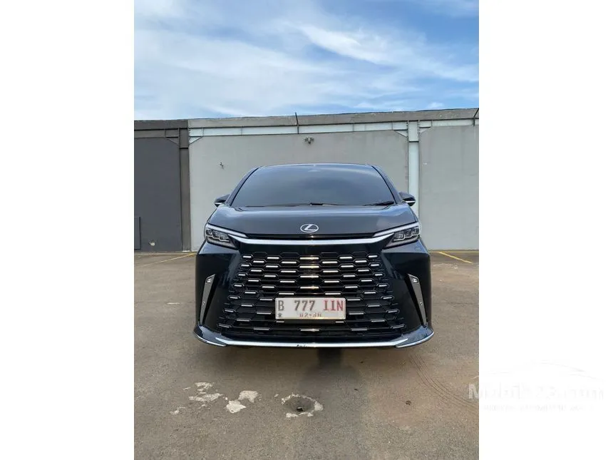 2024 Lexus LM 350 7 Seater MPV