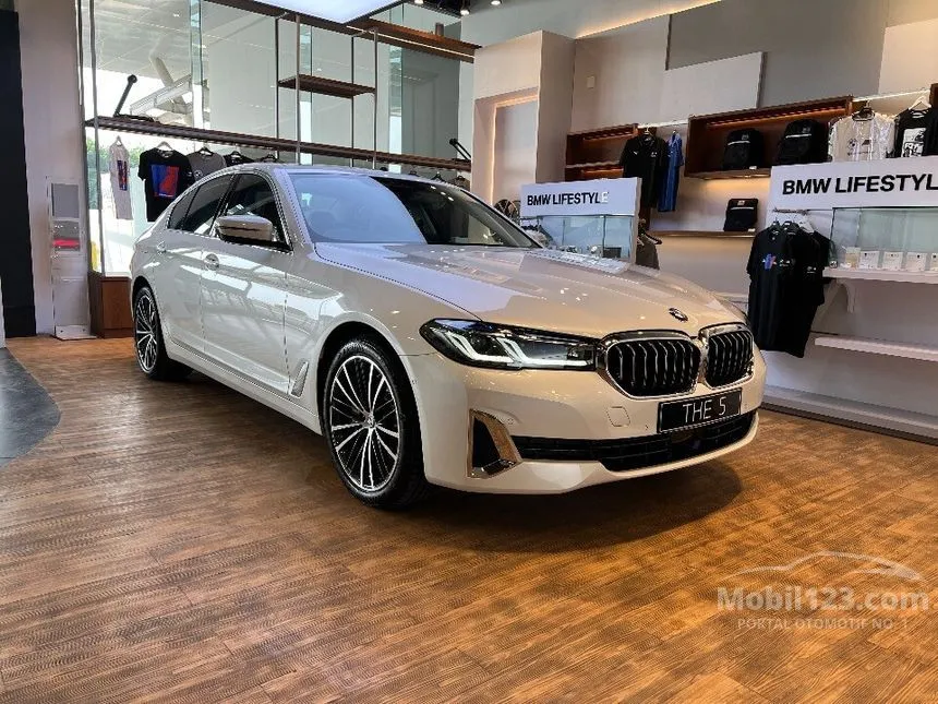 Jual Mobil BMW 530i 2023 Opulence 2.0 di DKI Jakarta Automatic Sedan ...