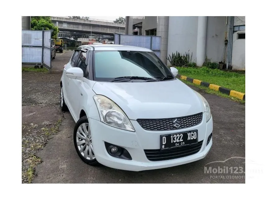 Jual Mobil Suzuki Swift 2015 GS 1.4 di Jawa Barat Automatic Hatchback Putih Rp 140.000.000