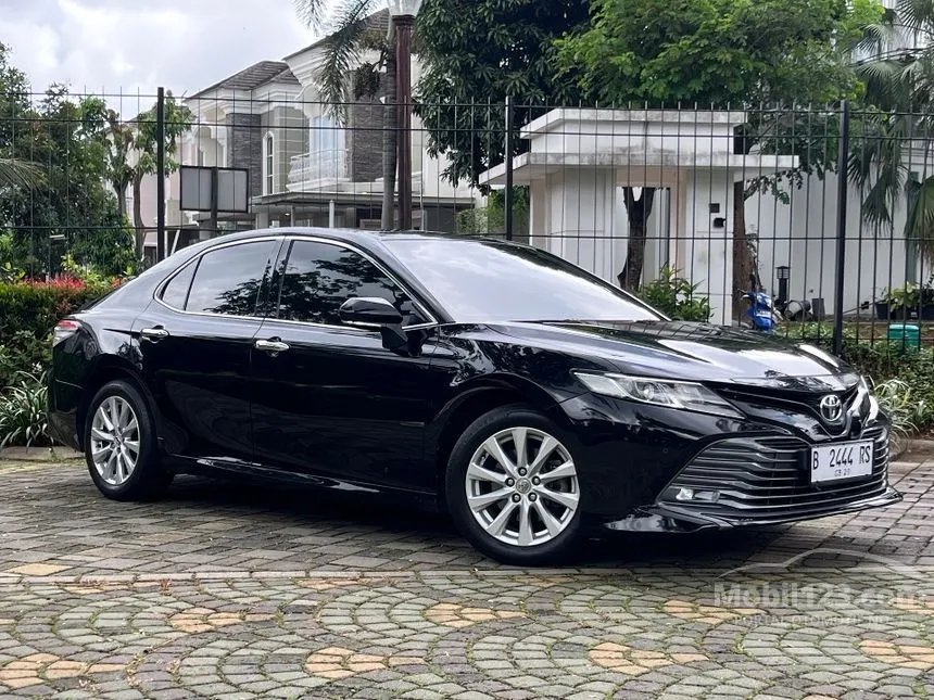 2019 Toyota Camry V Sedan