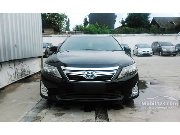 Toyota Camry Hybrid Mobil Bekas Baru dijual di Indonesia 