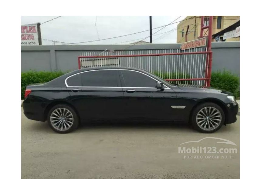 Jual Mobil  BMW  730Li 2010 Comfort 3 0 di Jawa  Barat  