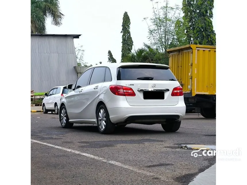 2013 Mercedes-Benz B200 Urban Hatchback