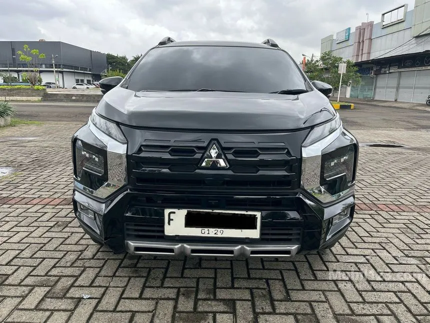 Jual Mobil Mitsubishi Xpander Cross 2023 Premium 1.5 di Jawa Barat Automatic MPV Hitam Rp 266.000.000