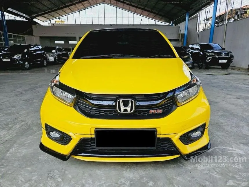 Jual Mobil Honda Brio 2023 RS Urbanite 1.2 di Sumatera Utara Automatic Hatchback Kuning Rp 210.000.000